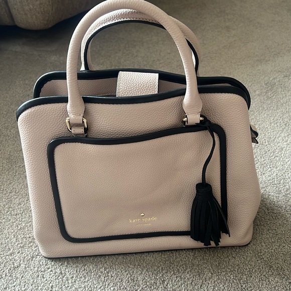 kate spade Handbags - Ladies Kate Spade Purse!